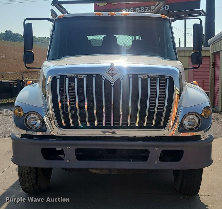 image for item LE9131 2008 International WorkStar 7400  Crew Cab utility / service truck