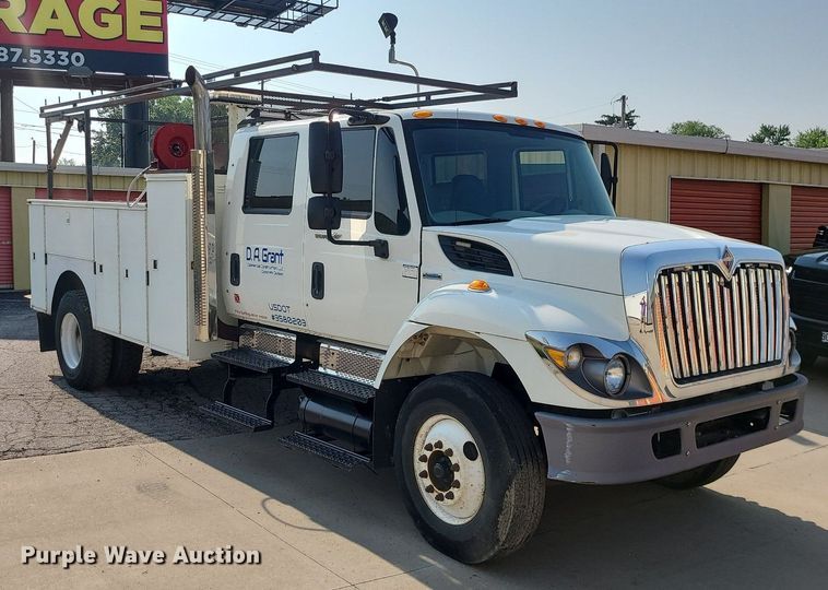 image for item LE9131 2008 International WorkStar 7400  Crew Cab utility / service truck