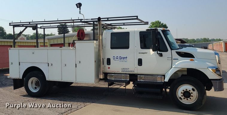 image for item LE9131 2008 International WorkStar 7400  Crew Cab utility / service truck