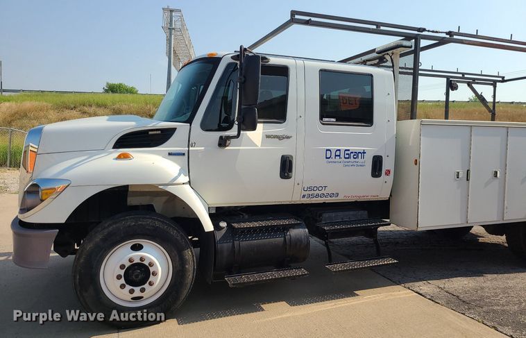 image for item LE9131 2008 International WorkStar 7400  Crew Cab utility / service truck