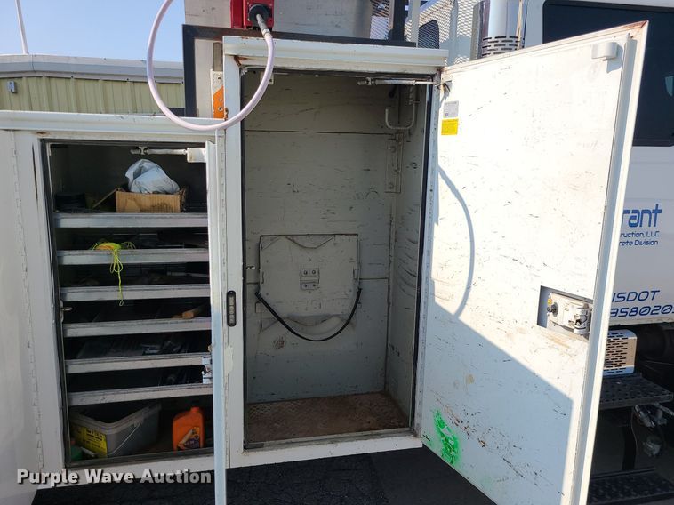 image for item LE9131 2008 International WorkStar 7400  Crew Cab utility / service truck