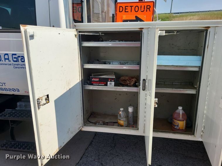 image for item LE9131 2008 International WorkStar 7400  Crew Cab utility / service truck