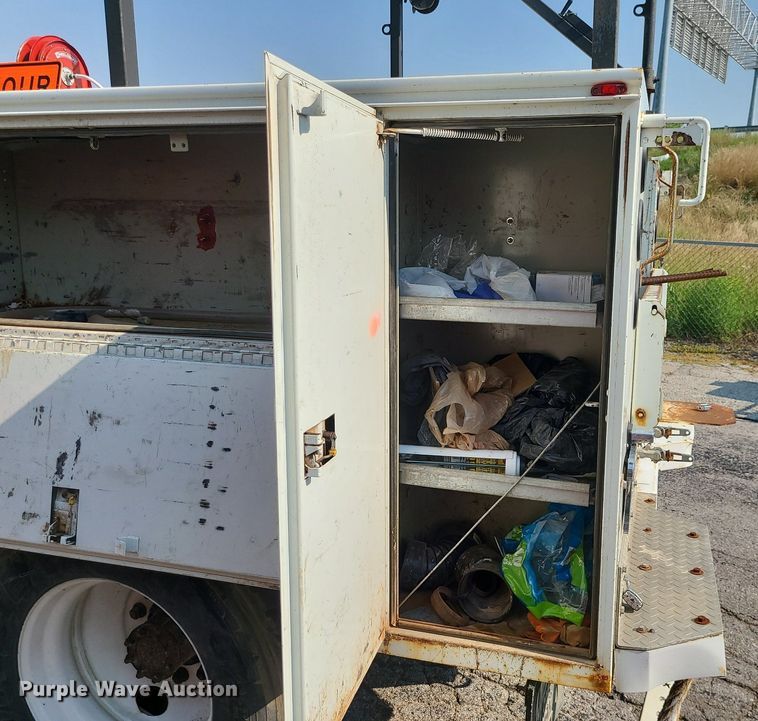 image for item LE9131 2008 International WorkStar 7400  Crew Cab utility / service truck