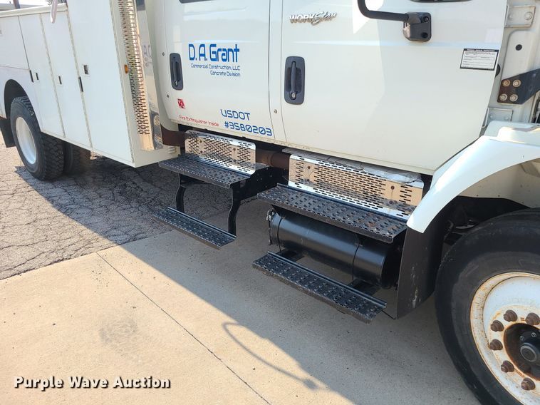 image for item LE9131 2008 International WorkStar 7400  Crew Cab utility / service truck