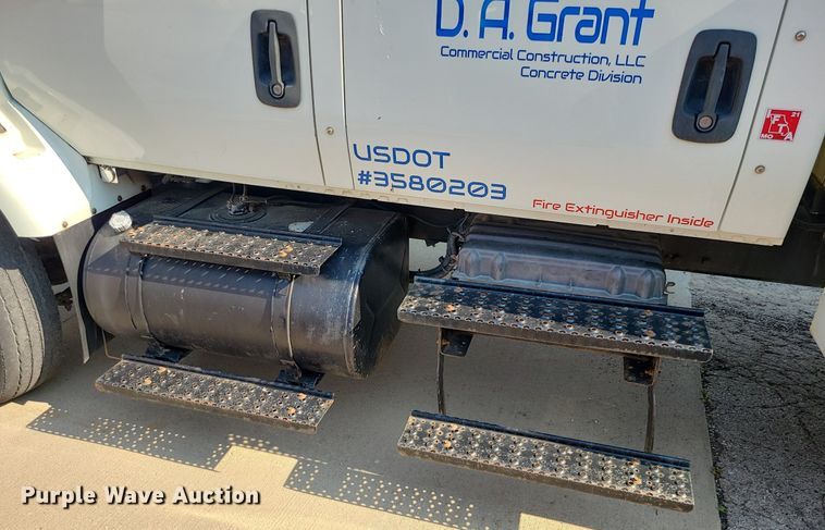 image for item LE9131 2008 International WorkStar 7400  Crew Cab utility / service truck