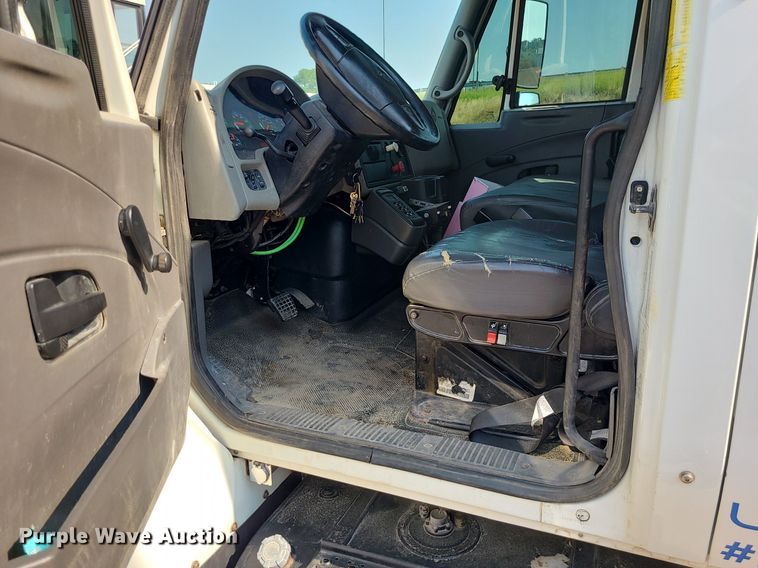 image for item LE9131 2008 International WorkStar 7400  Crew Cab utility / service truck