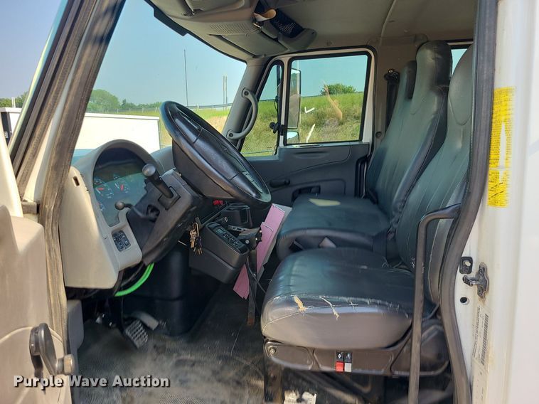 image for item LE9131 2008 International WorkStar 7400  Crew Cab utility / service truck