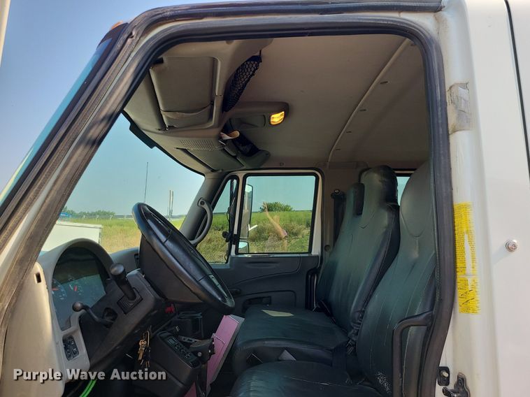 image for item LE9131 2008 International WorkStar 7400  Crew Cab utility / service truck