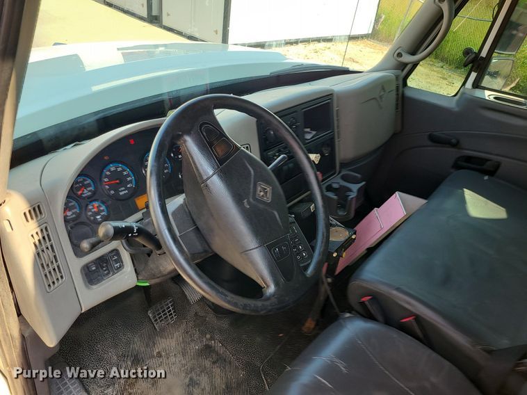 image for item LE9131 2008 International WorkStar 7400  Crew Cab utility / service truck