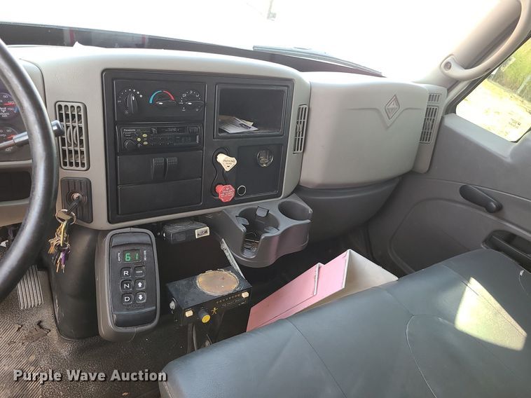 image for item LE9131 2008 International WorkStar 7400  Crew Cab utility / service truck