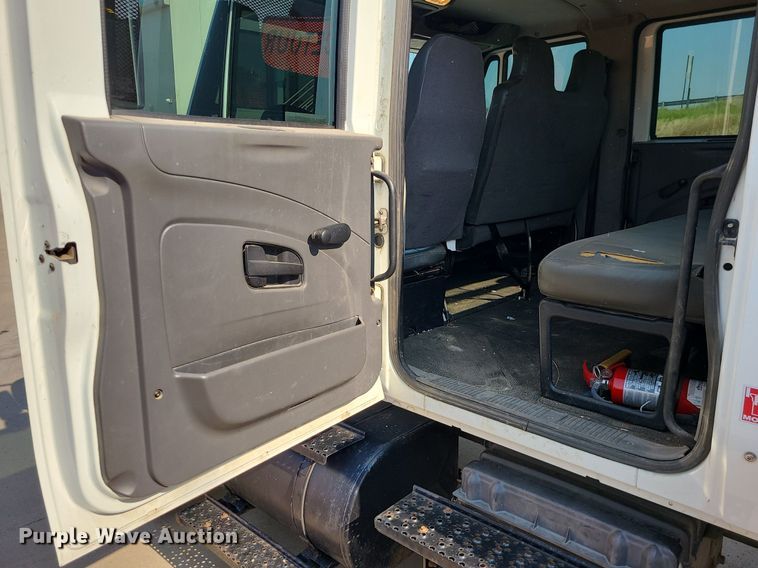 image for item LE9131 2008 International WorkStar 7400  Crew Cab utility / service truck