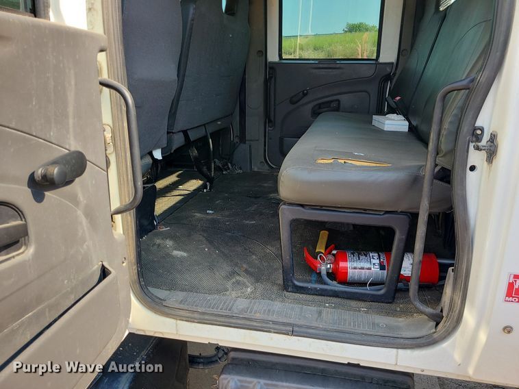 image for item LE9131 2008 International WorkStar 7400  Crew Cab utility / service truck