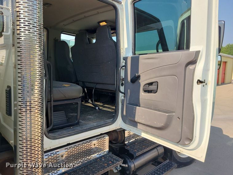 image for item LE9131 2008 International WorkStar 7400  Crew Cab utility / service truck