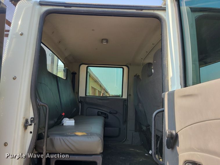 image for item LE9131 2008 International WorkStar 7400  Crew Cab utility / service truck