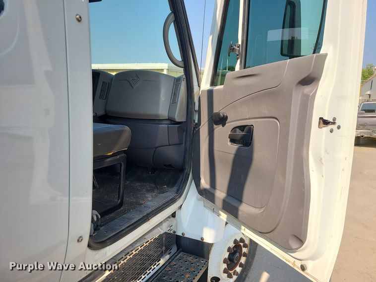 image for item LE9131 2008 International WorkStar 7400  Crew Cab utility / service truck