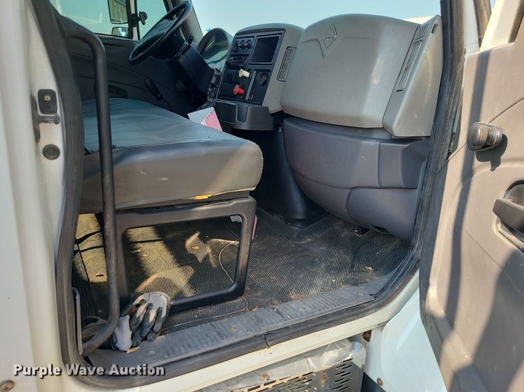 image for item LE9131 2008 International WorkStar 7400  Crew Cab utility / service truck