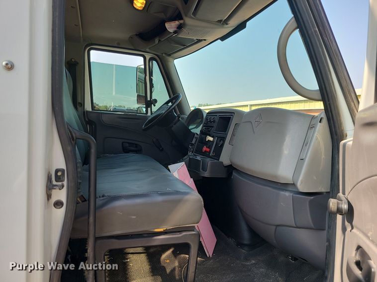 image for item LE9131 2008 International WorkStar 7400  Crew Cab utility / service truck