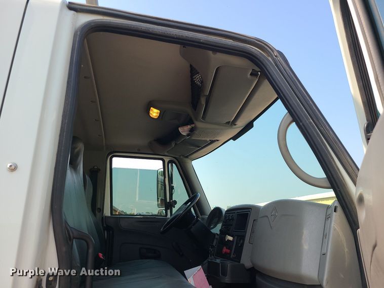 image for item LE9131 2008 International WorkStar 7400  Crew Cab utility / service truck