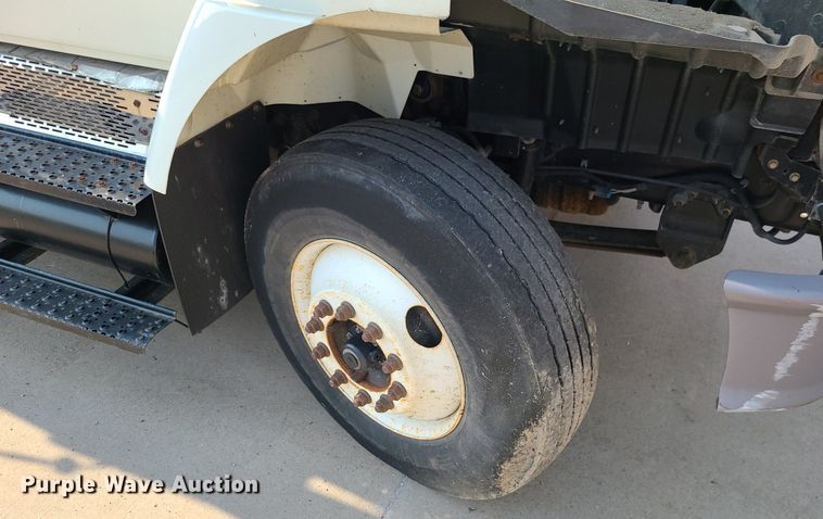 image for item LE9131 2008 International WorkStar 7400  Crew Cab utility / service truck