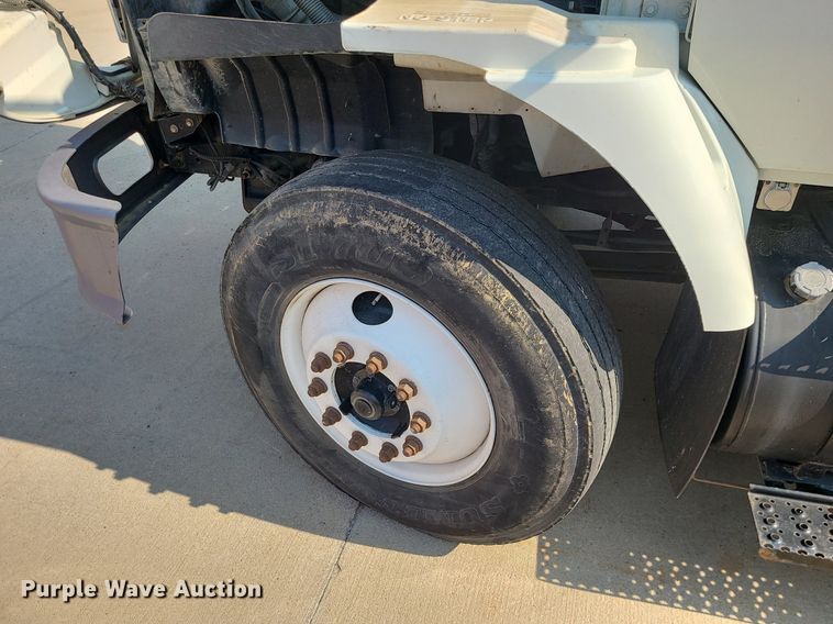 image for item LE9131 2008 International WorkStar 7400  Crew Cab utility / service truck