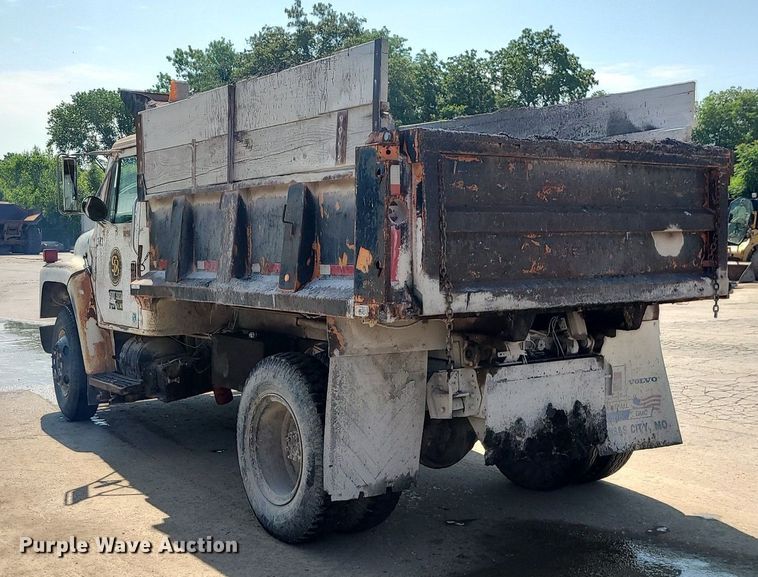 image for item LE9150 1987 International 1654  dump truck