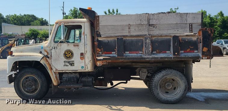 image for item LE9150 1987 International 1654  dump truck