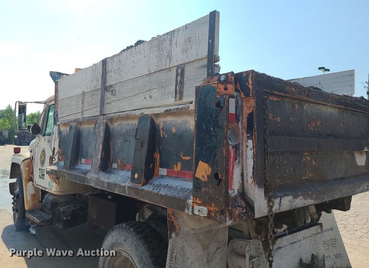 image for item LE9150 1987 International 1654  dump truck