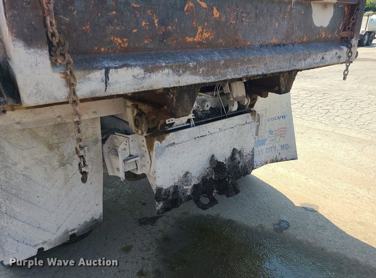 image for item LE9150 1987 International 1654  dump truck