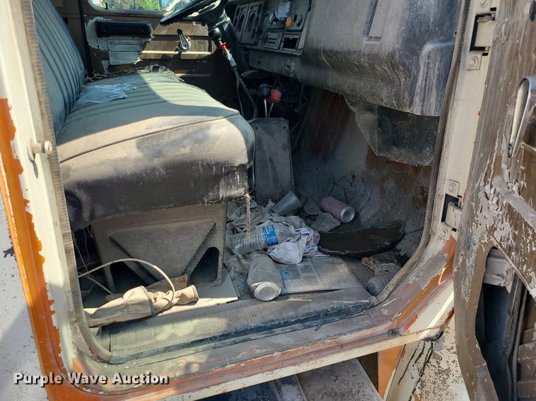 image for item LE9150 1987 International 1654  dump truck