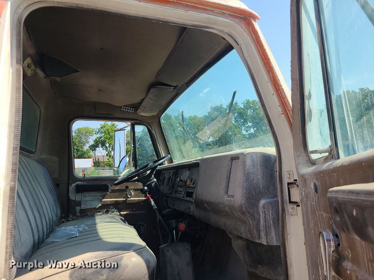 image for item LE9150 1987 International 1654  dump truck