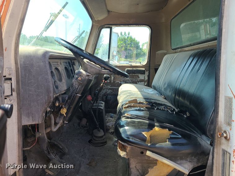 image for item LE9150 1987 International 1654  dump truck