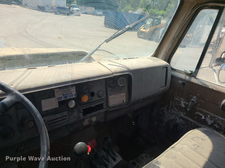 image for item LE9150 1987 International 1654  dump truck