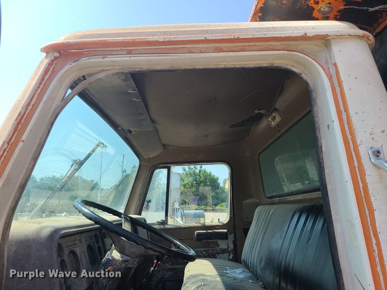 image for item LE9150 1987 International 1654  dump truck