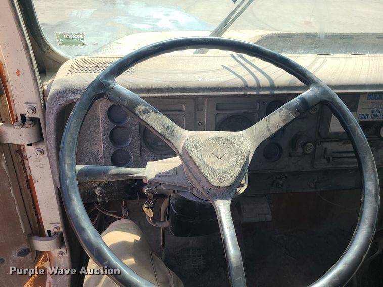 image for item LE9150 1987 International 1654  dump truck