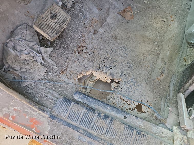 image for item LE9150 1987 International 1654  dump truck