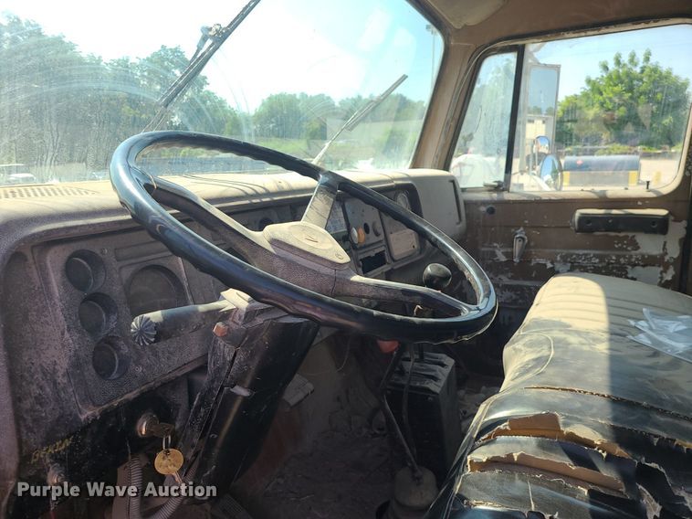 image for item LE9150 1987 International 1654  dump truck