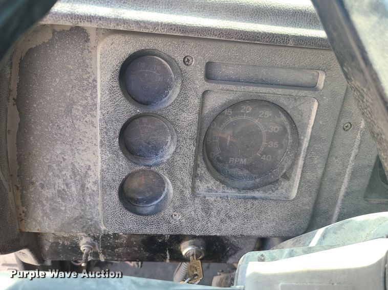 image for item LE9150 1987 International 1654  dump truck