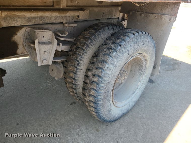 image for item LE9150 1987 International 1654  dump truck