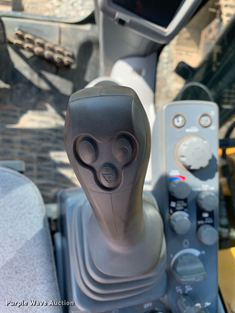 image for item LH9717 2019 John Deere 180G LC  excavator