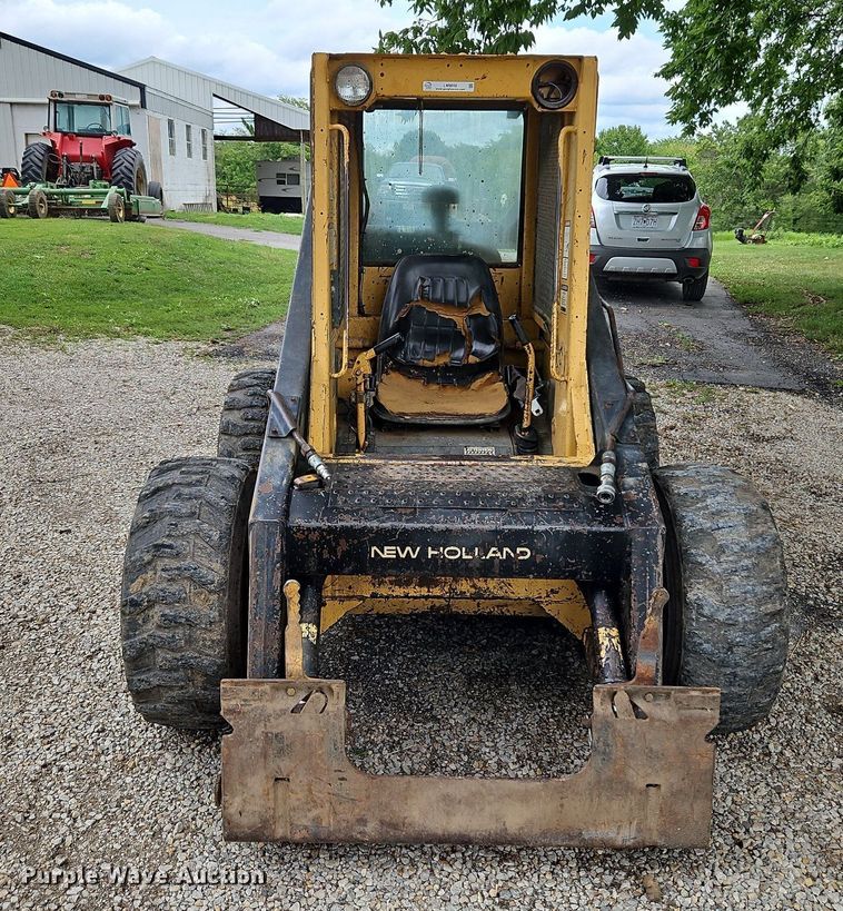 image for item LM9056 1989 New Holland L781  skid steer loader