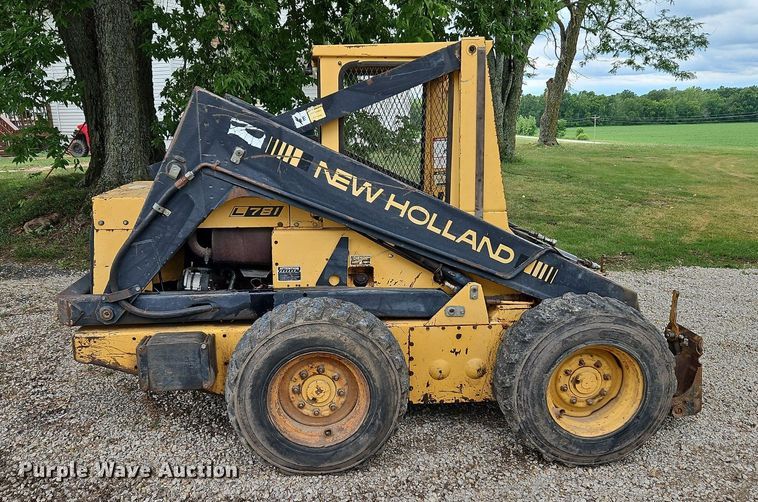image for item LM9056 1989 New Holland L781  skid steer loader