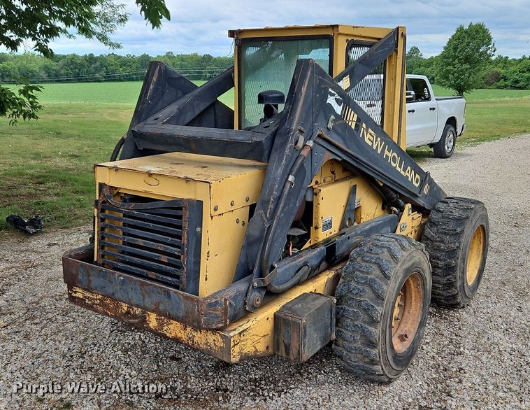 image for item LM9056 1989 New Holland L781  skid steer loader