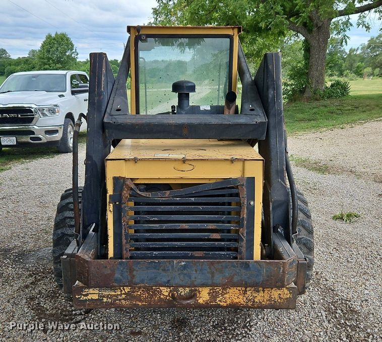 image for item LM9056 1989 New Holland L781  skid steer loader