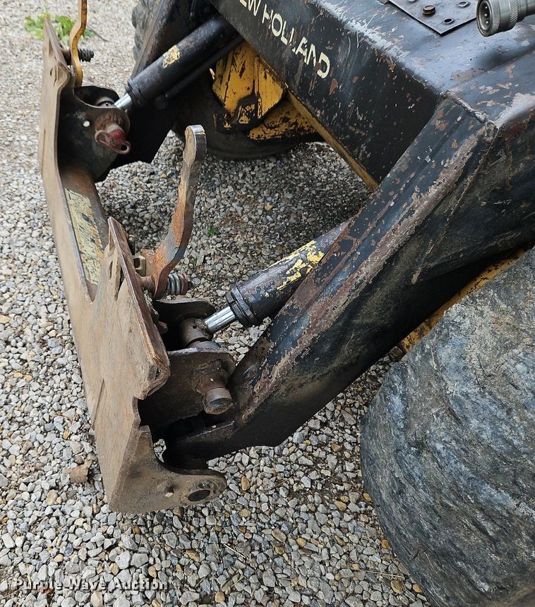 image for item LM9056 1989 New Holland L781  skid steer loader