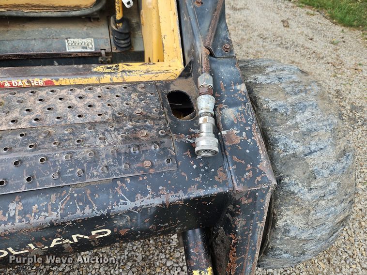 image for item LM9056 1989 New Holland L781  skid steer loader