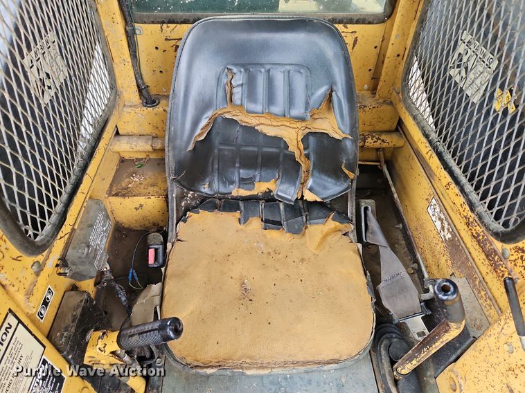 image for item LM9056 1989 New Holland L781  skid steer loader