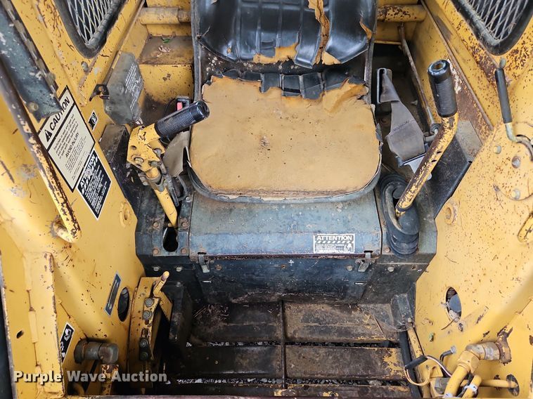 image for item LM9056 1989 New Holland L781  skid steer loader