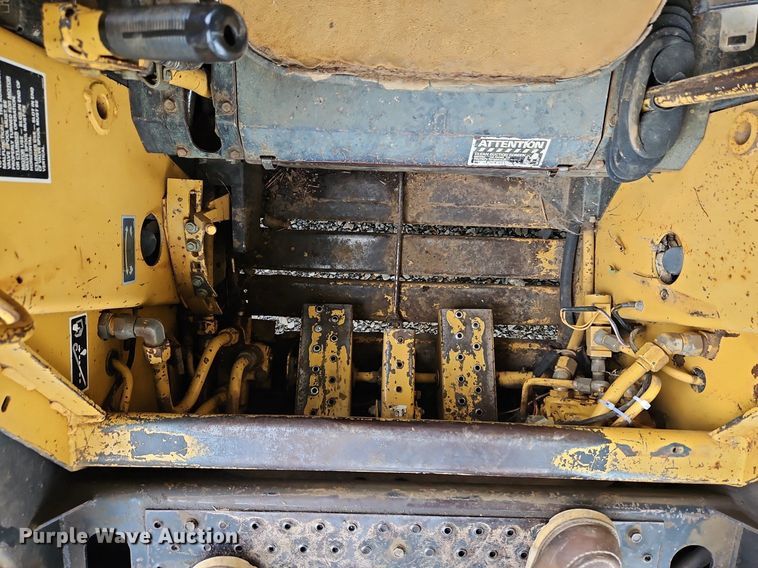 image for item LM9056 1989 New Holland L781  skid steer loader