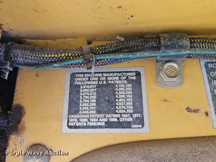 image for item LM9056 1989 New Holland L781  skid steer loader