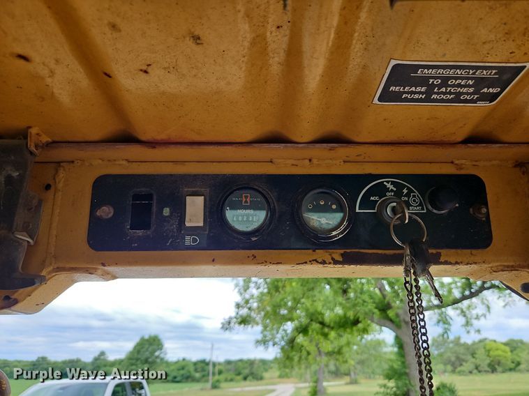 image for item LM9056 1989 New Holland L781  skid steer loader